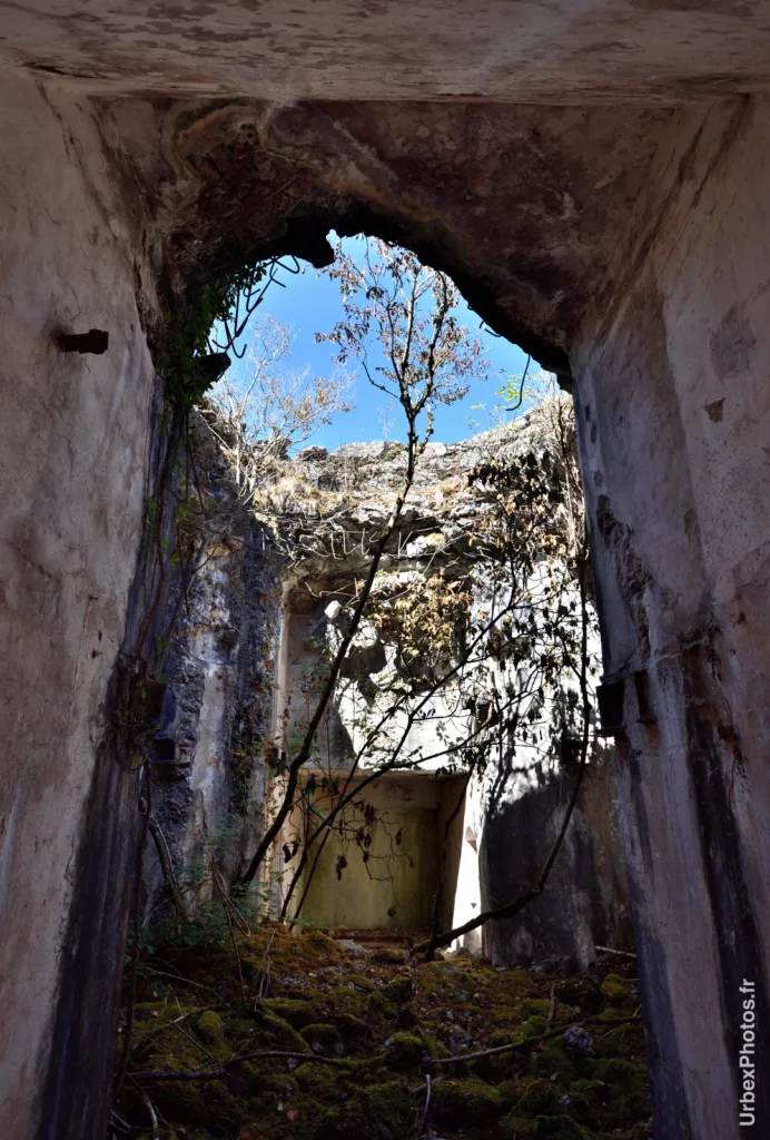 Emplacement d'une tourelle, sans tourelle