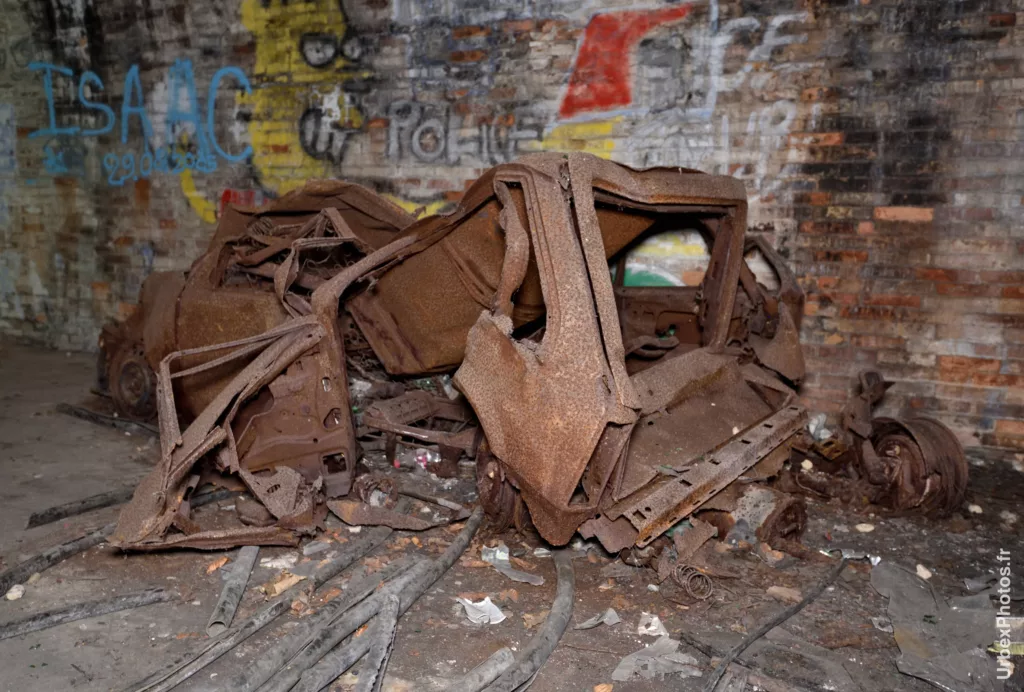 Vue de 3/4 arrière de la Opel Corsa