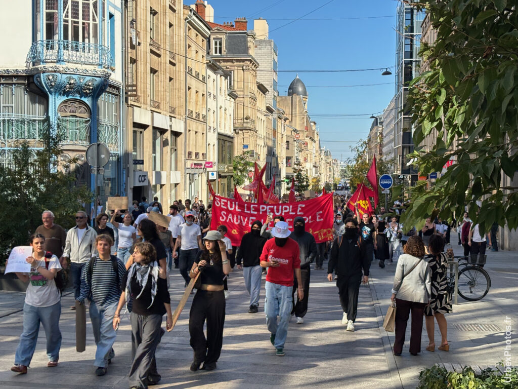 Photo de rue de la manifestation lycéenne et étudiante du 6 octobre 2026 à Nancy, Rue Saint-Jean